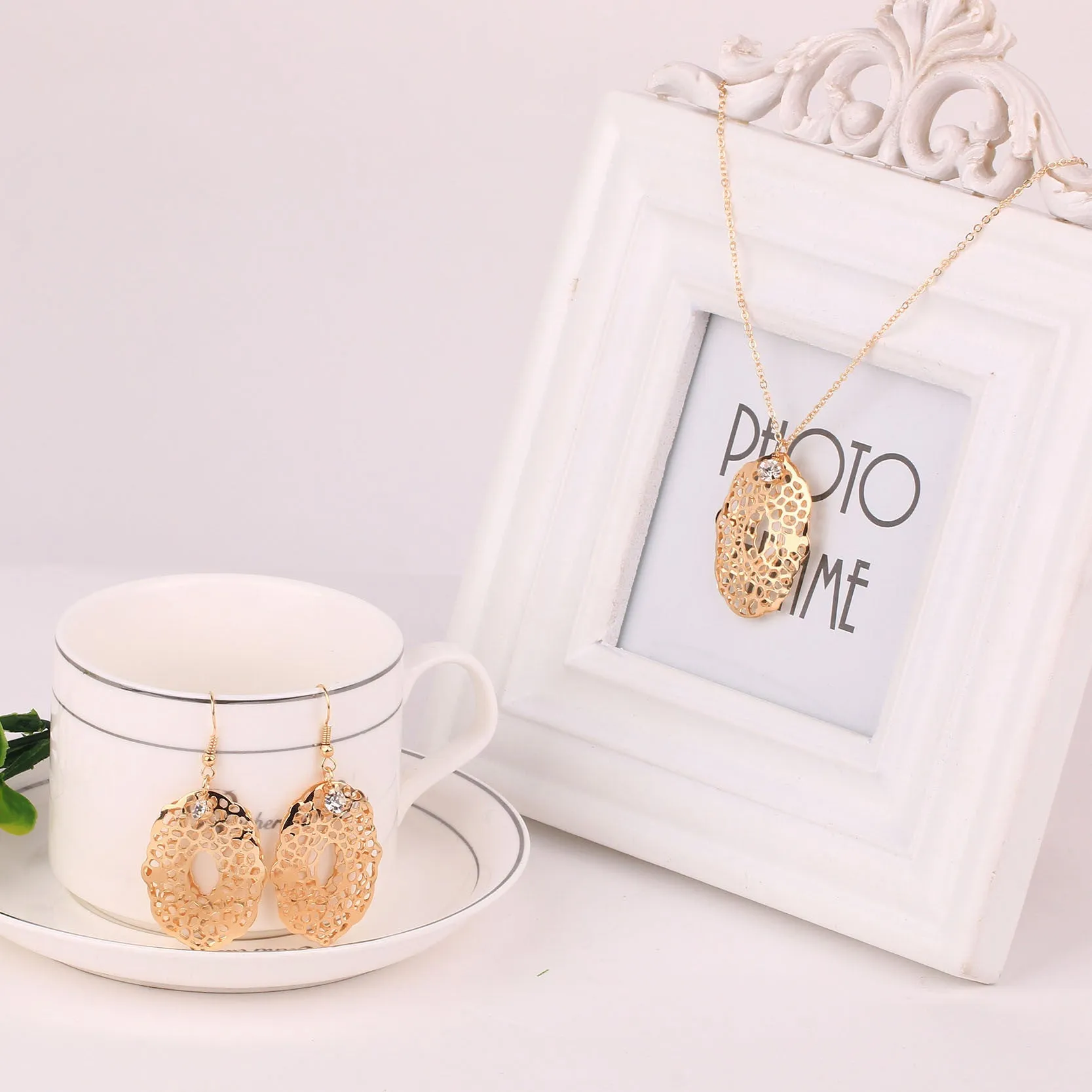 New Arrival Wedding Jewelry Sets Fashion Gold Hollow Pendant Statement Necklace & Crystal Drop Earrings Fine Jewelry
