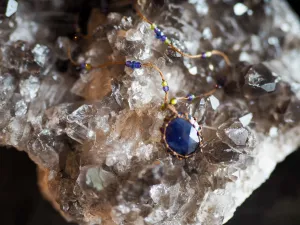Short Tibetan necklace - glassfilled Blue Sapphire