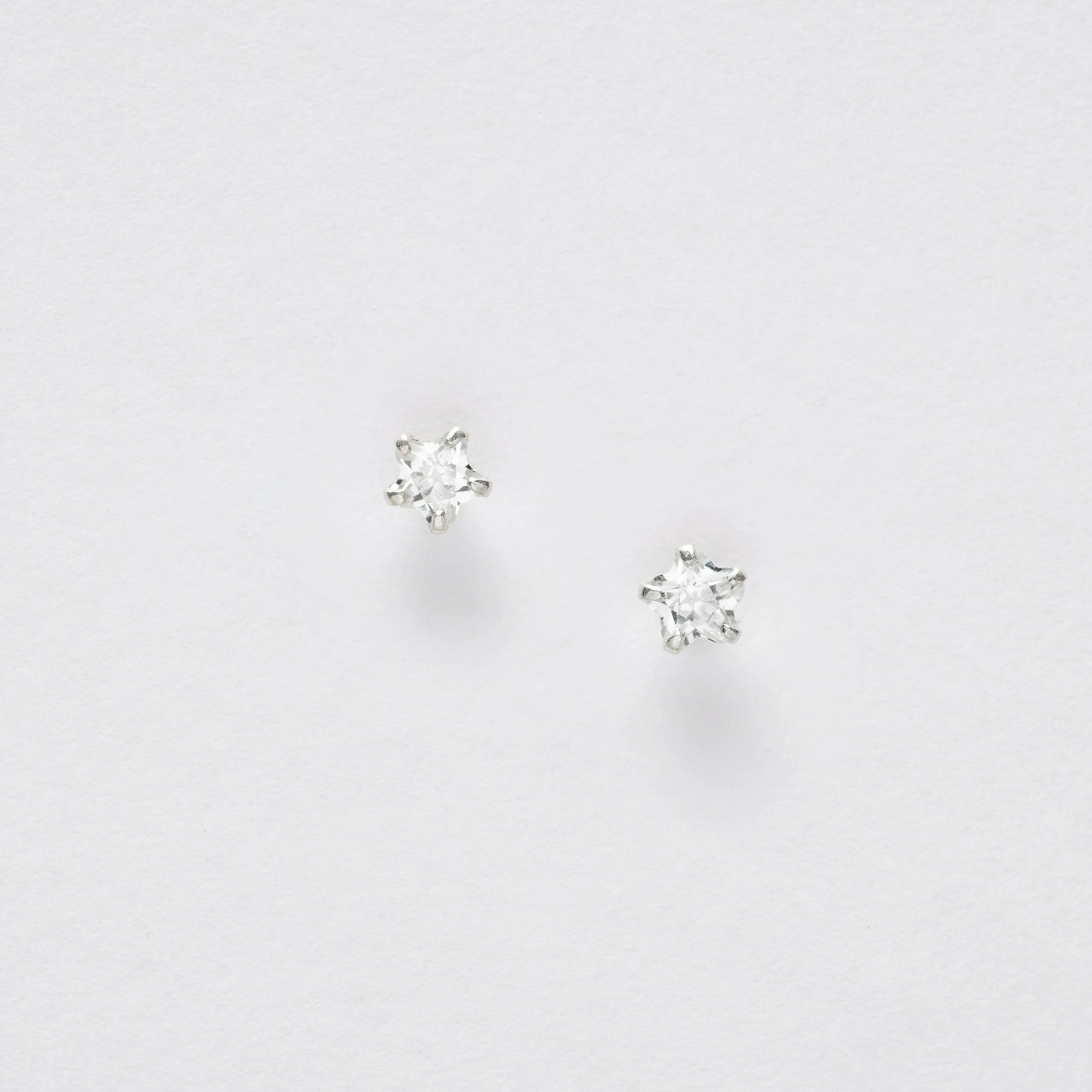 Silver Star Cubic Zirconia Ear Stud - Elegant and Versatile Accessory